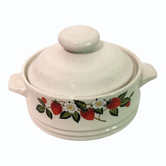 Sheffield Strawberries n Cream Stoneware Lidded Soup Bowl - Picture 10 of 10